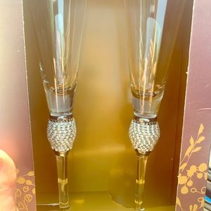 2 Stunning wine glasses